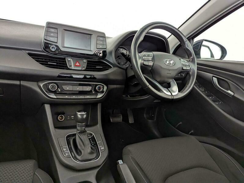 Hyundai I30 1.6 Crdi Premium 109 Bhp Red #37
