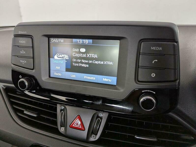Hyundai I30 1.6 Crdi Premium 109 Bhp Red #32