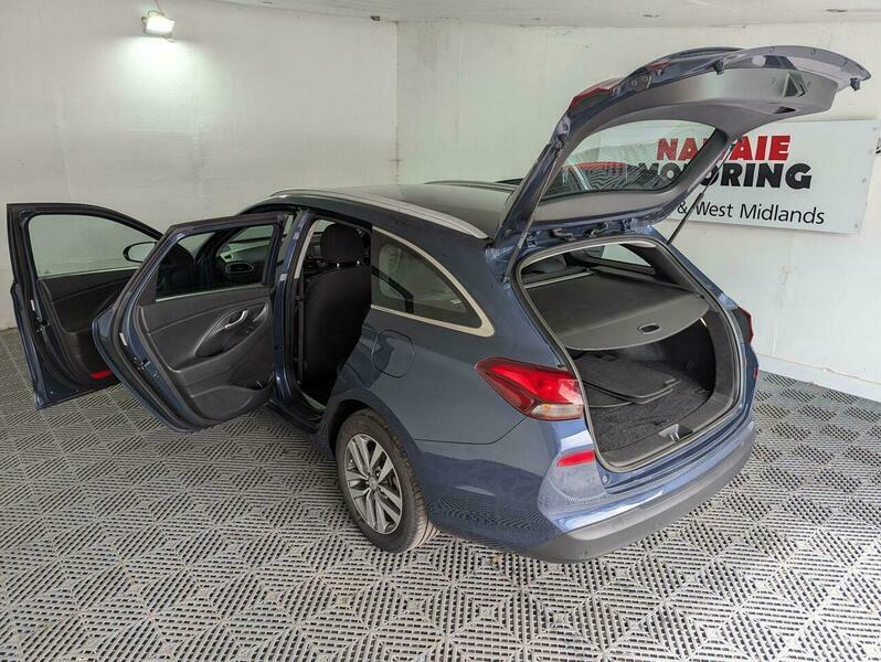 Hyundai I30 1.6 Crdi Premium 109 Bhp Red #41