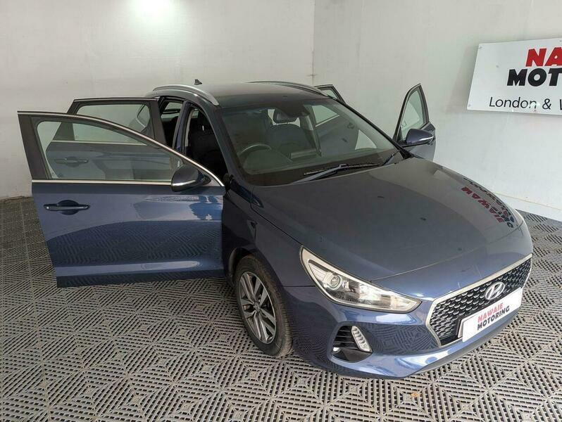 Hyundai I30 1.6 Crdi Premium 109 Bhp Red #23