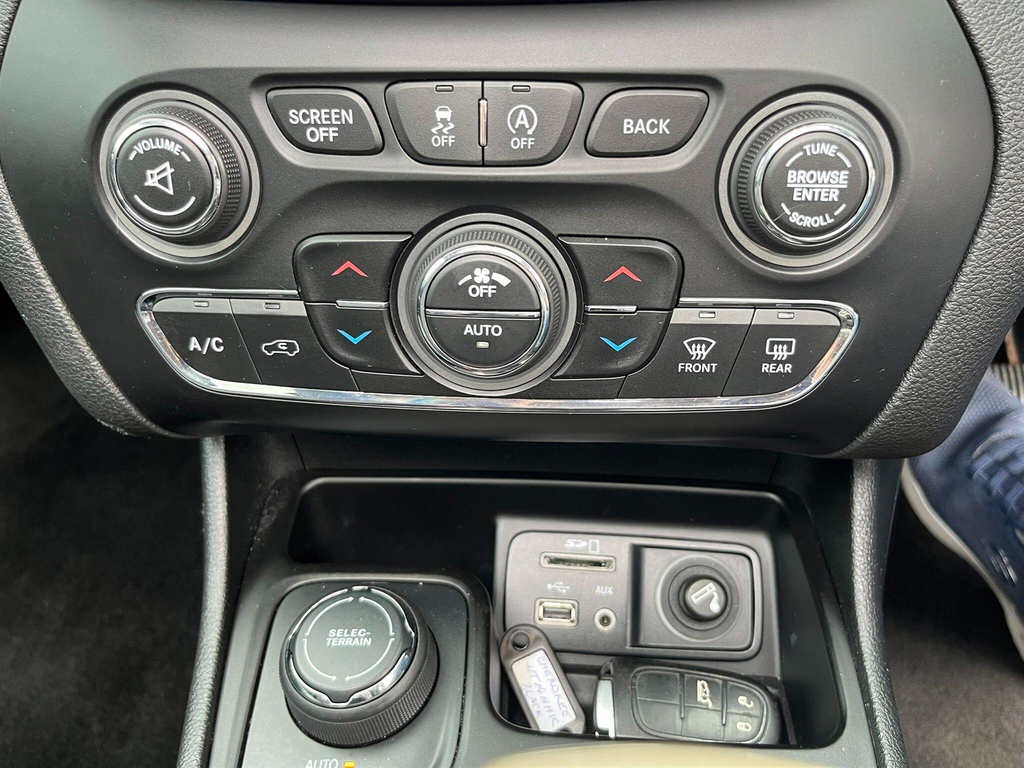 Jeep Cherokee 2.0 M-jet Limited 168 Bhp Red #12
