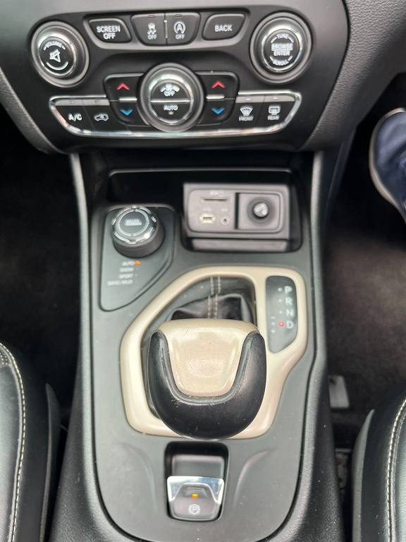 Jeep Cherokee 2.0 M-jet Limited 168 Bhp Red #13