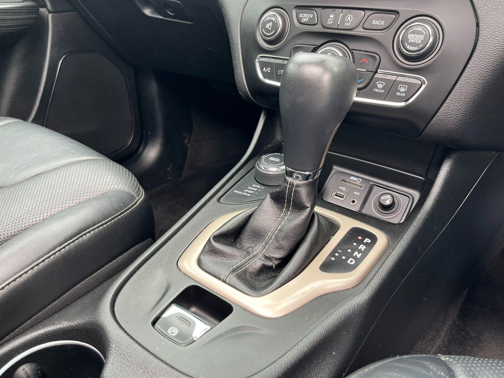 Jeep Cherokee 2.0 M-jet Limited 168 Bhp Red #15