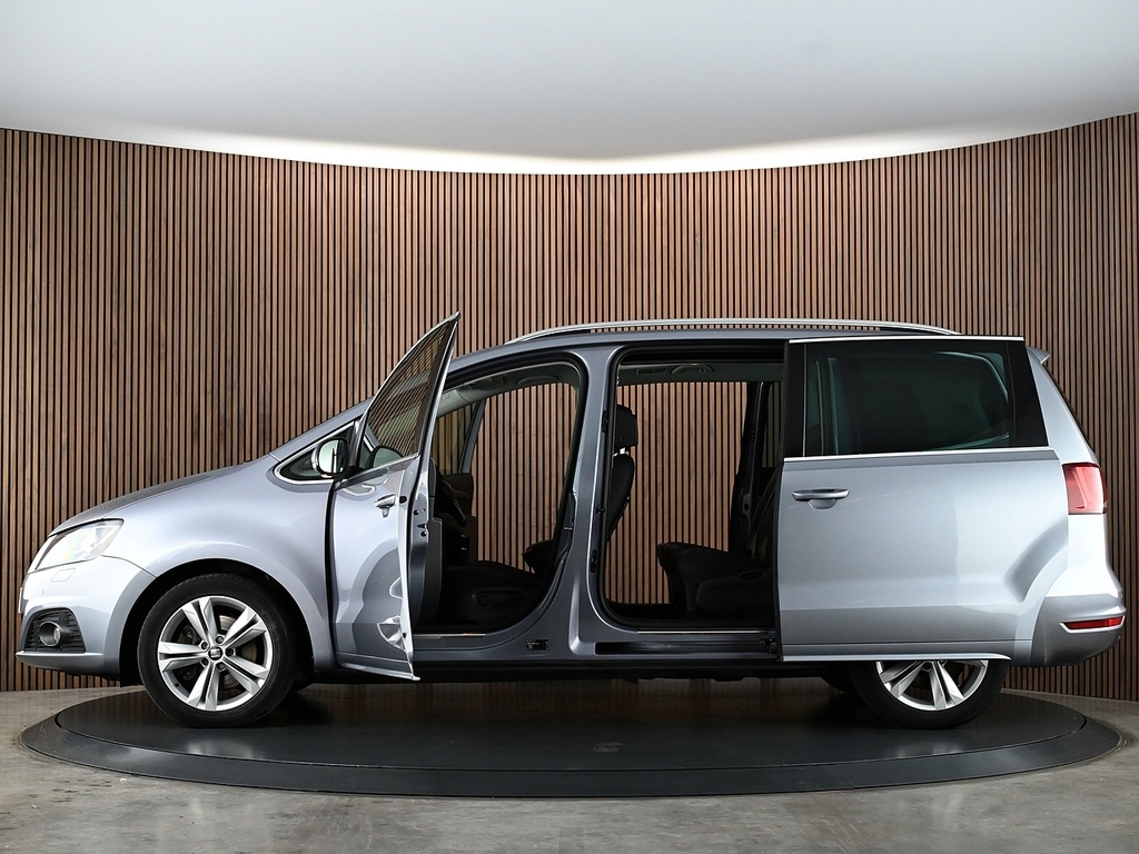 Seat Alhambra Se Red #17