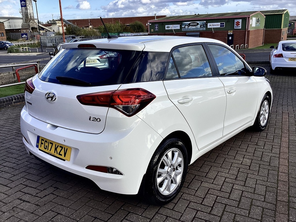 Hyundai I20 Hatchback White #9
