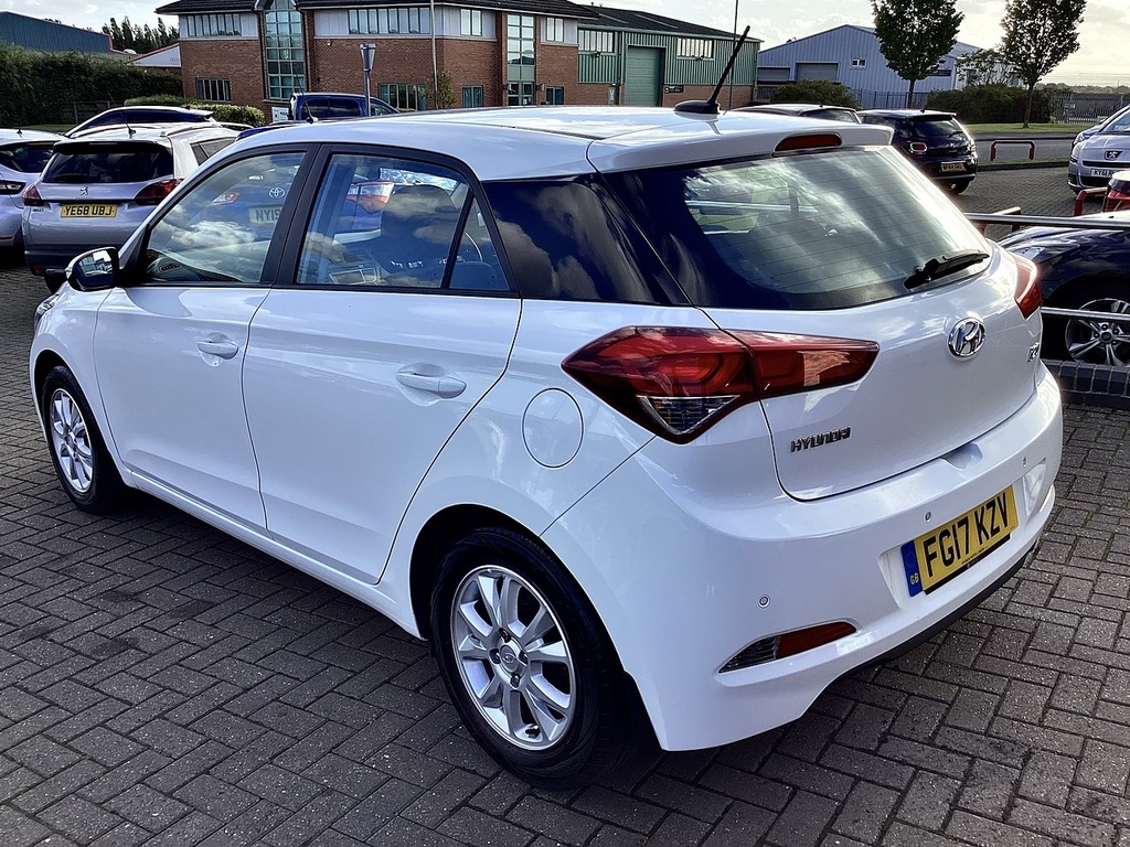 Hyundai I20 Hatchback White #7