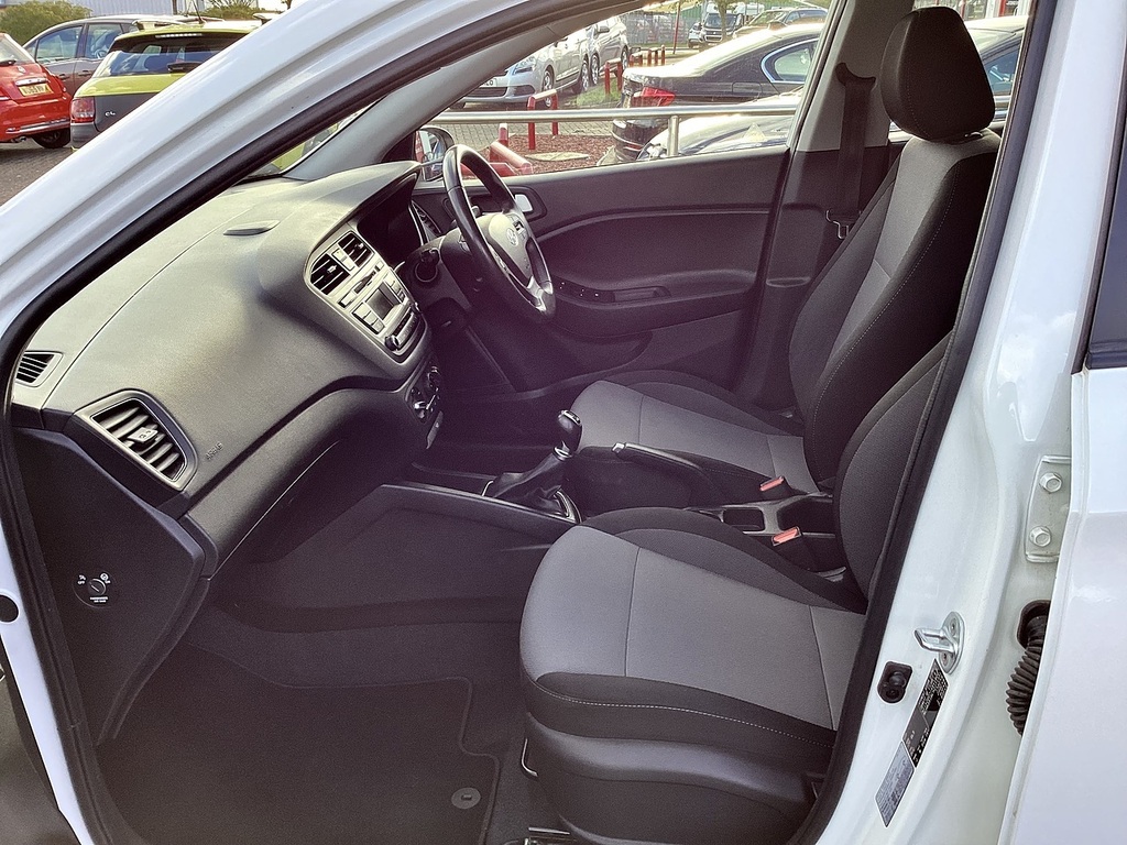 Hyundai I20 Hatchback White #11