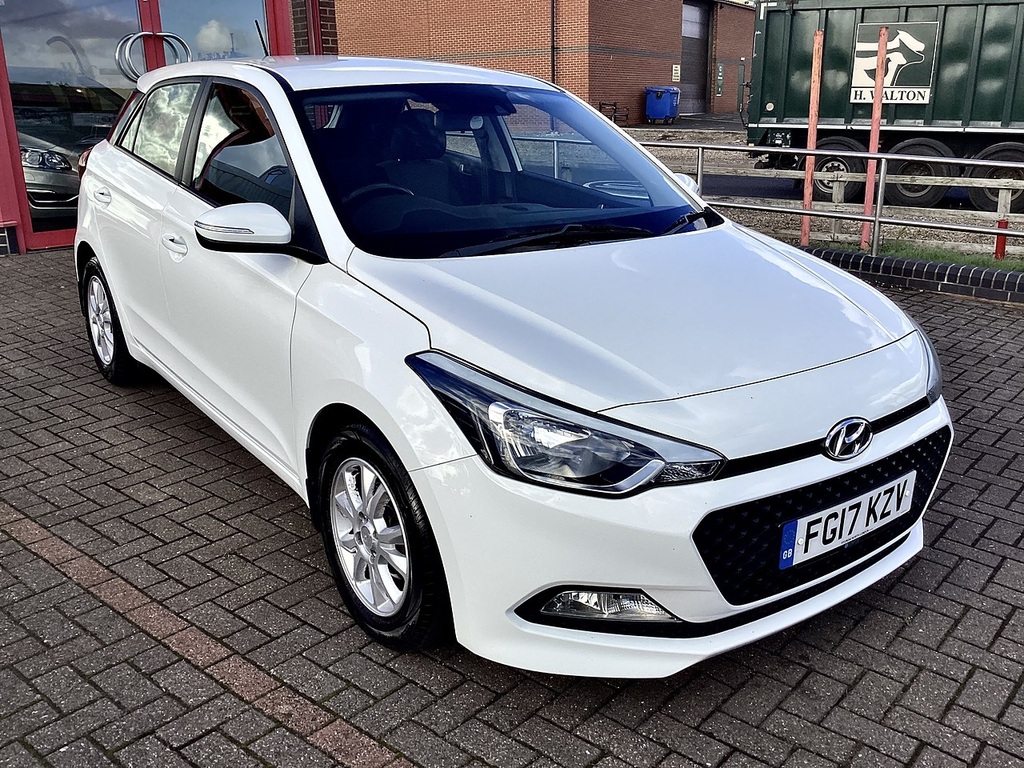Hyundai I20 Se White #3