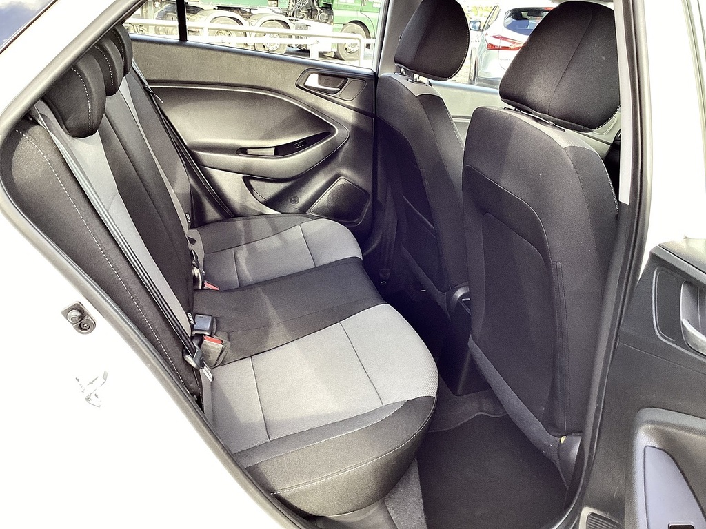 Hyundai I20 Hatchback White #14