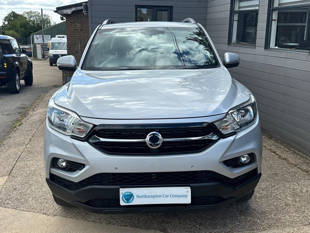 SsangYong Musso Pickup White #18