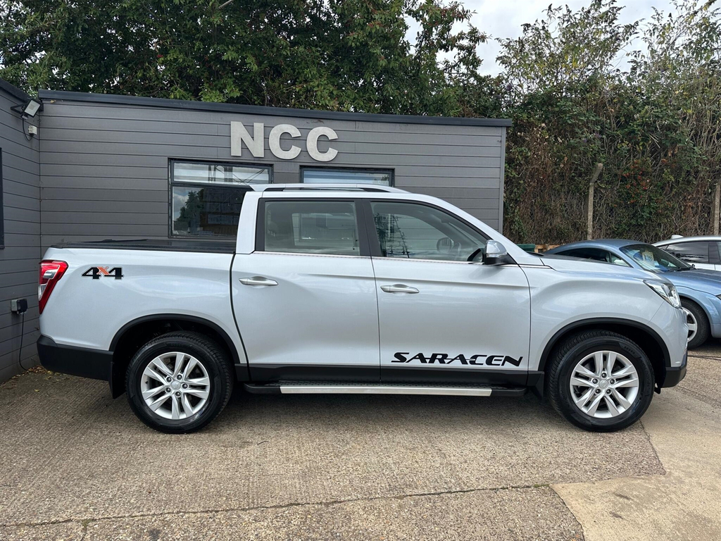 SsangYong Musso Pickup White #7
