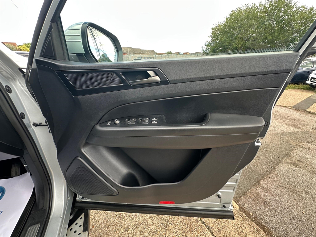 SsangYong Musso Pickup White #27