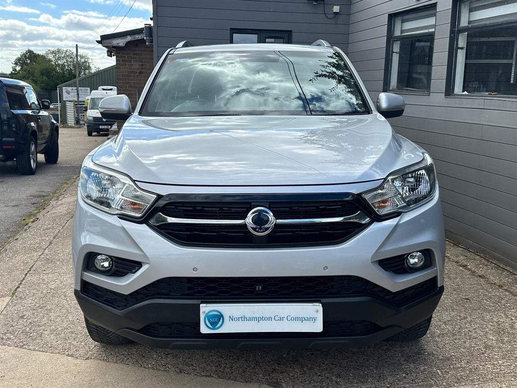 SsangYong Musso Pickup White #19