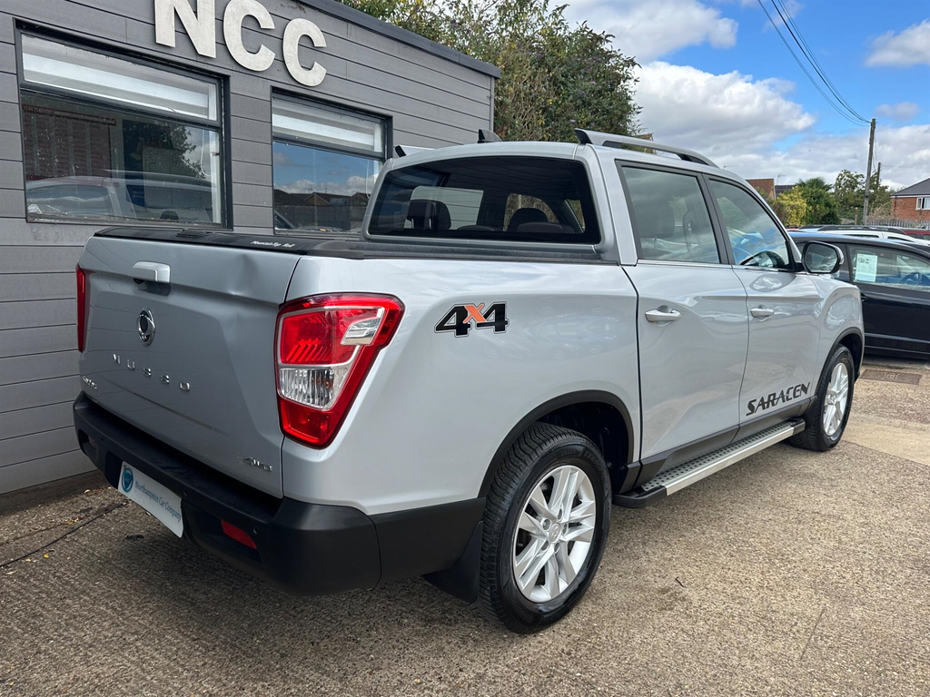 SsangYong Musso Pickup White #9