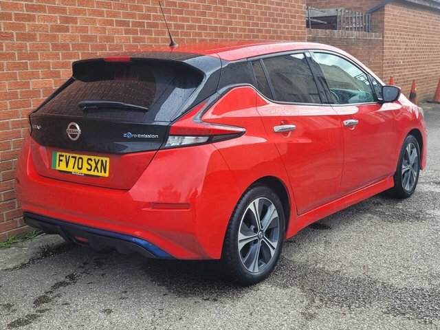 Nissan Leaf N-connecta Hatchback Red #5