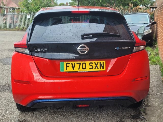 Nissan Leaf N-connecta Hatchback Red #4