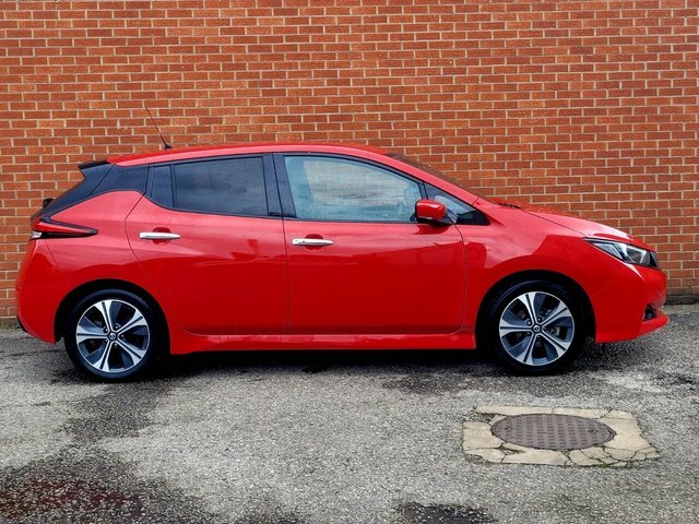 Nissan Leaf N-connecta Hatchback Red #6