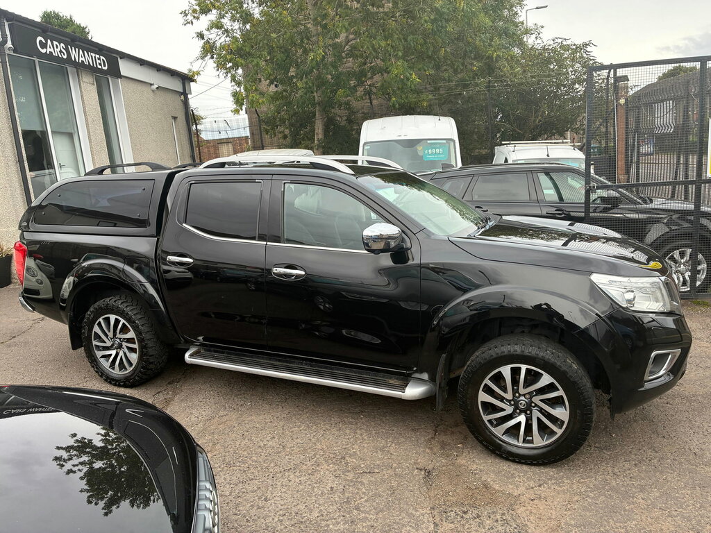 Nissan Navara 2.3 Dci Tekna Pickup Double Cab 4W Black #2