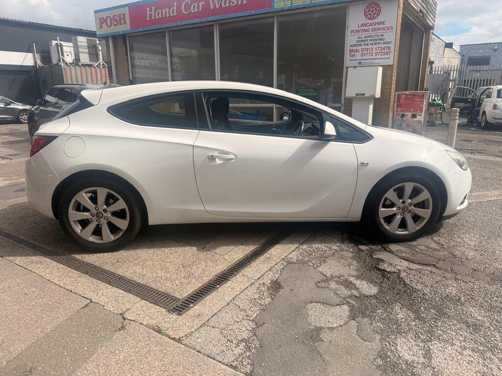 Vauxhall Astra GTC 1.4T 16V Sport Euro 5 S S White #4