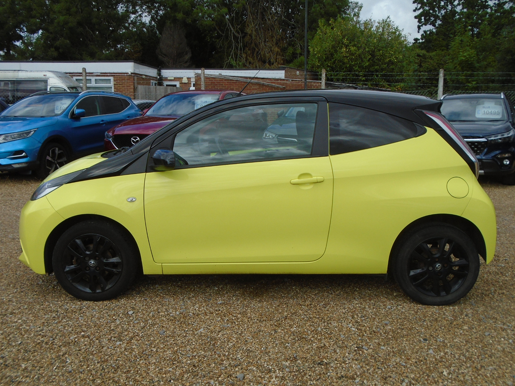 Toyota Aygo 1.0 Vvt-i X-cite 3 Yellow Bi-tone Hatchback Pe  #6