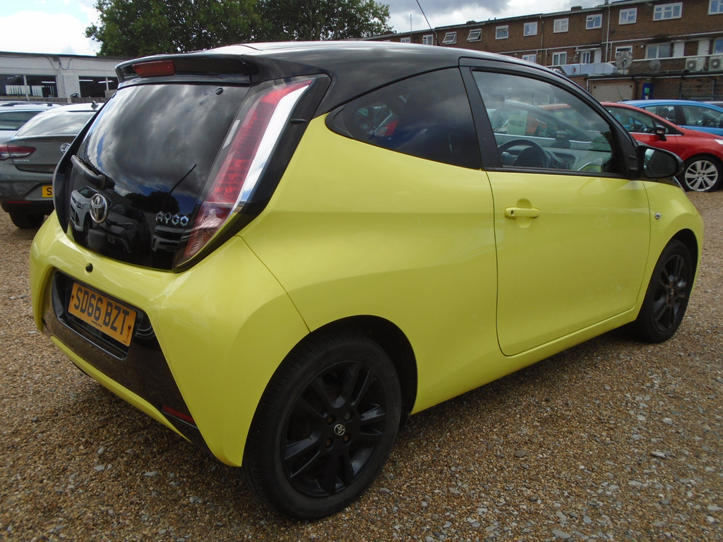 Toyota Aygo 1.0 Vvt-i X-cite 3 Yellow Bi-tone Hatchback Pe  #3