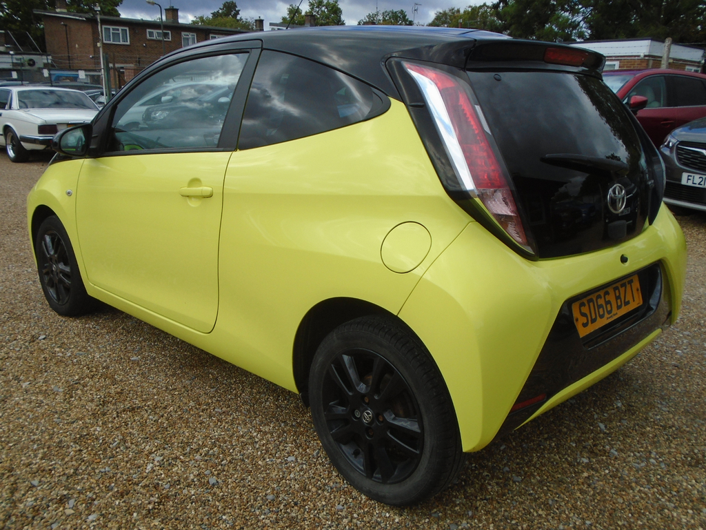 Toyota Aygo 1.0 Vvt-i X-cite 3 Yellow Bi-tone Hatchback Pe  #5
