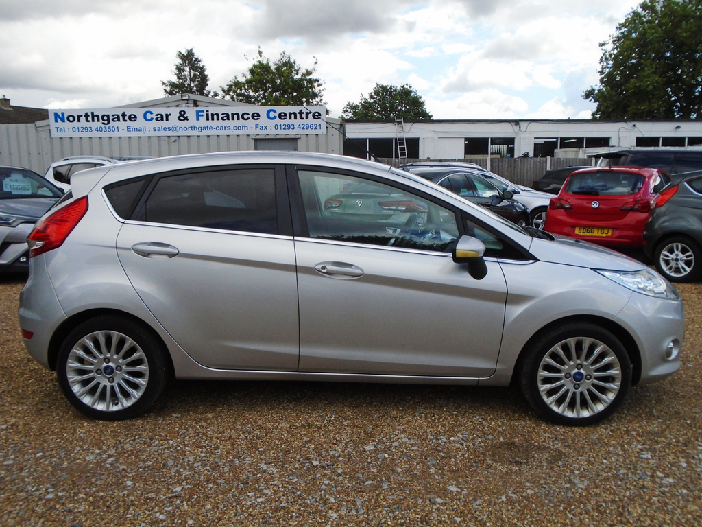 Ford Fiesta 1.4 Titanium Hatchback 130 Gkm #2