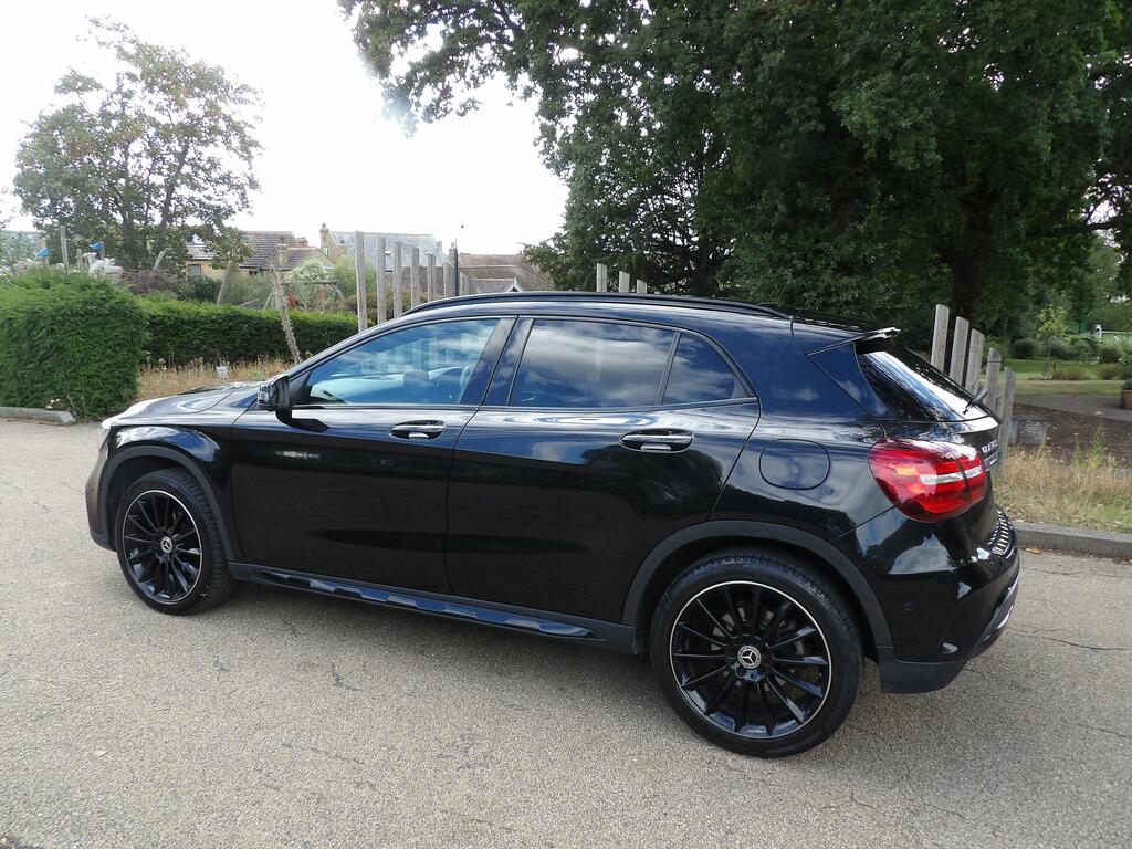 Mercedes-Benz GLA Class 1.6 Gla200 Amg Line Edition Plus Suv Black #5
