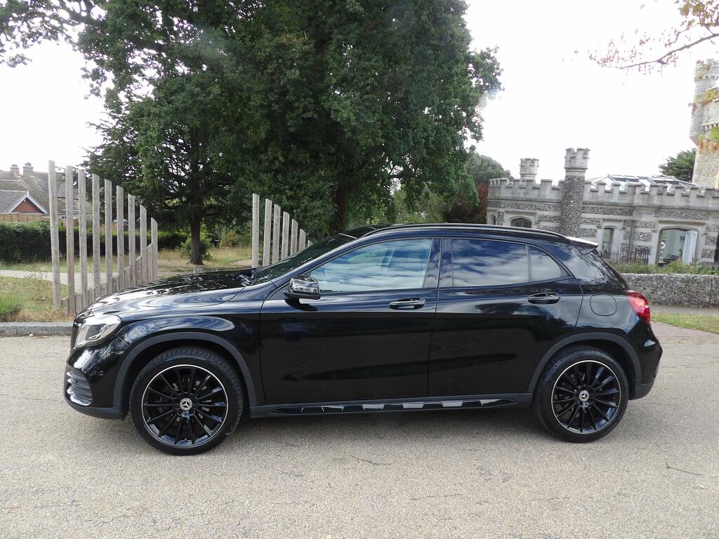 Mercedes-Benz GLA Class 1.6 Gla200 Amg Line Edition Plus Suv Black #4