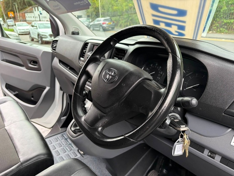 Toyota PROACE 2.0D Long Panel White #18