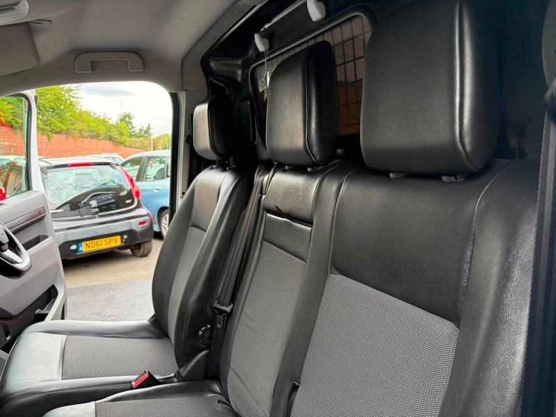 Toyota PROACE 2.0D Long Panel White #20