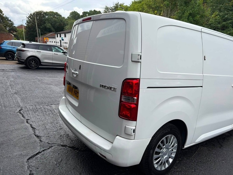 Toyota PROACE 2.0D Long Panel White #16