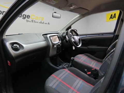 Peugeot 108 1.0 Active 2-Tronic Red #8