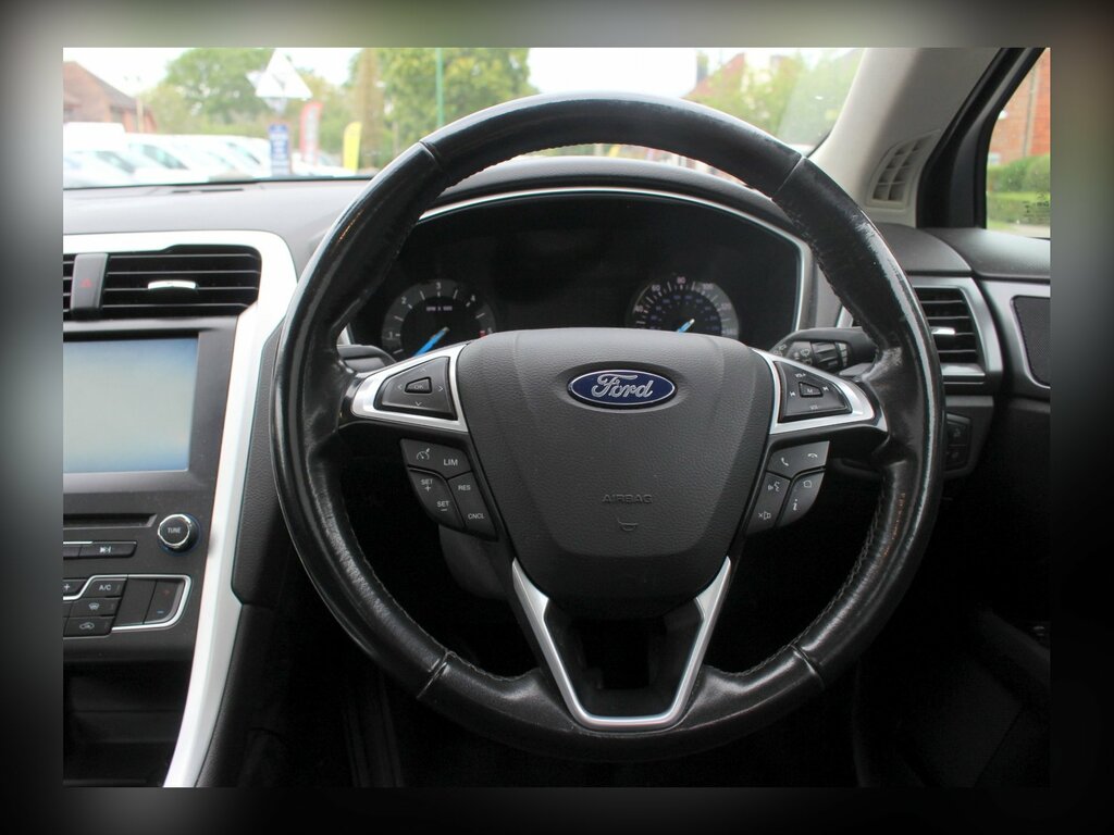 Ford Mondeo Hatchback Grey #12
