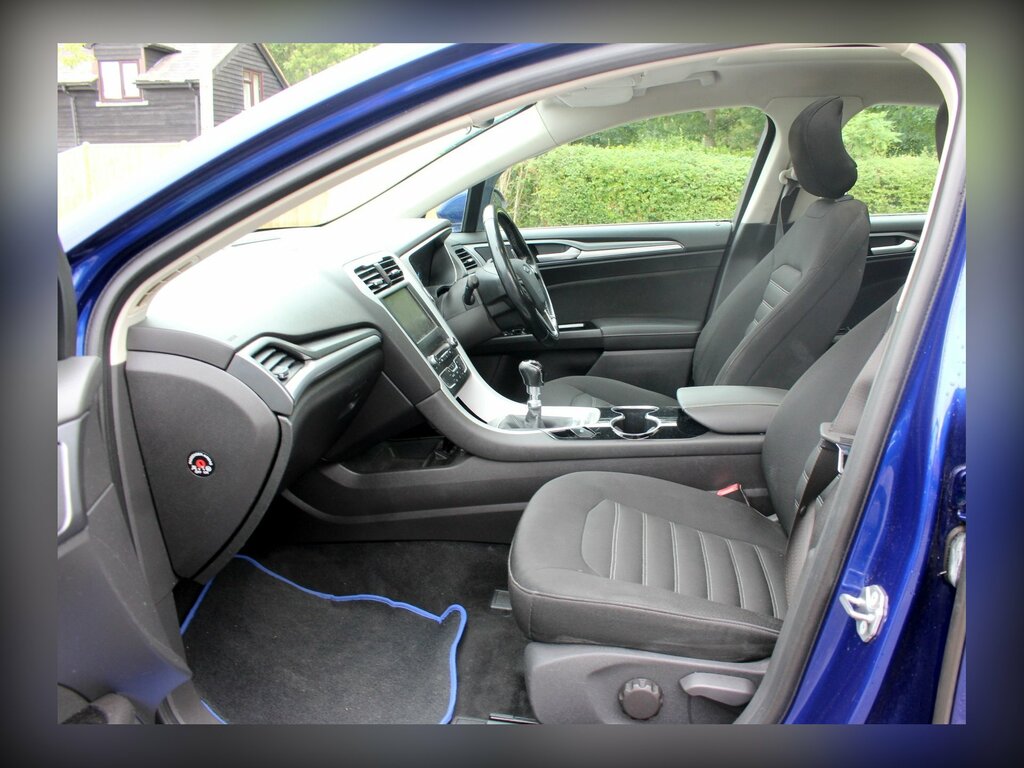 Ford Mondeo Hatchback Grey #9