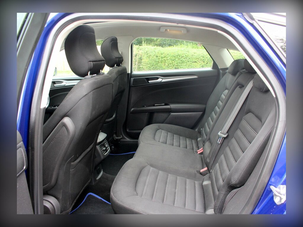 Ford Mondeo Hatchback Grey #8
