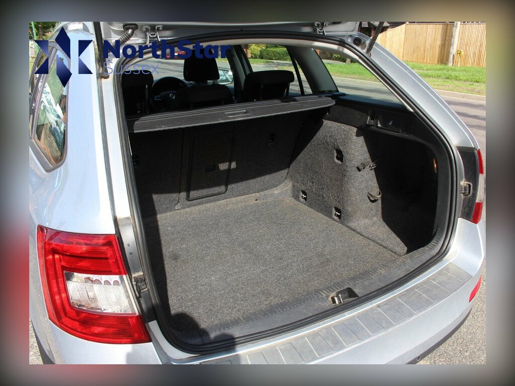 Skoda Octavia Hatchback 1.6 Tdi Elegance Dsg Euro 5 Ss 2 Silver #23