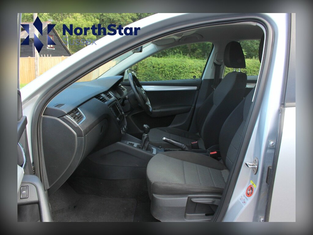 Skoda Octavia Hatchback 1.6 Tdi Elegance Dsg Euro 5 Ss 2 Silver #25