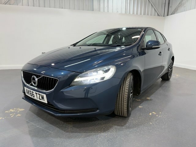 Volvo V40 2.0 D2 Momentum Hatchback Euro 6 Blue #2
