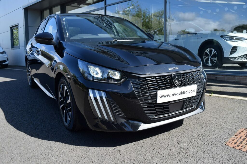 Peugeot 208 1.2 Puretech Allure Black #3