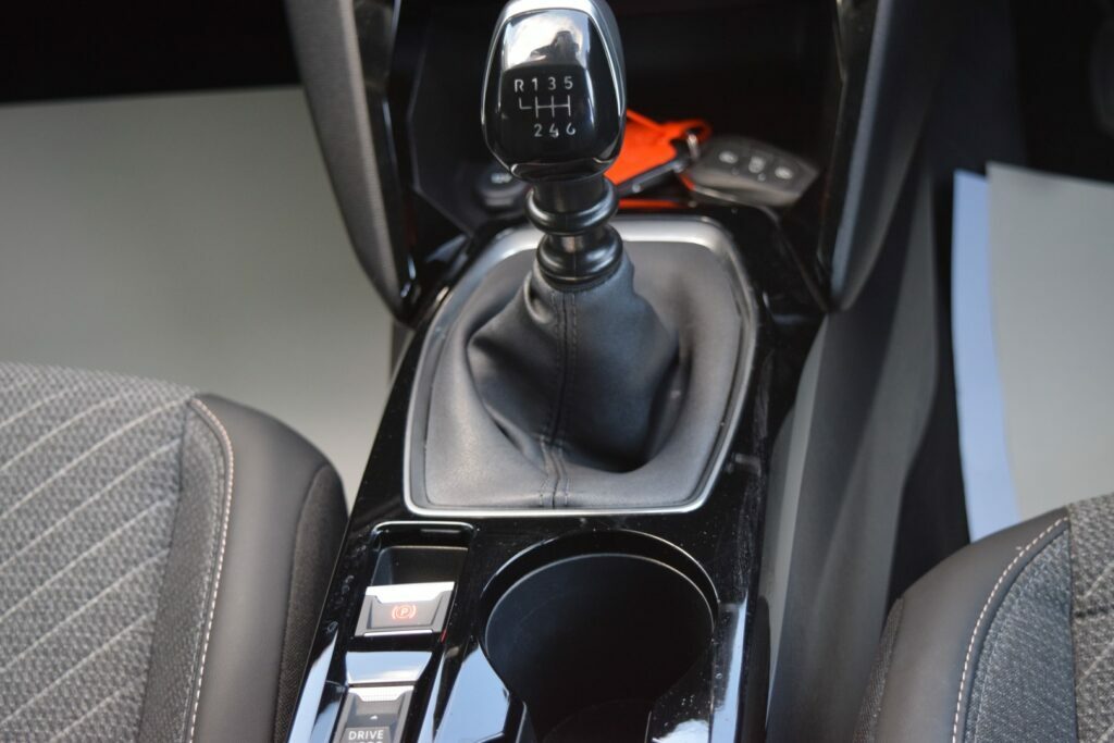 Peugeot 208 Active Grey #31
