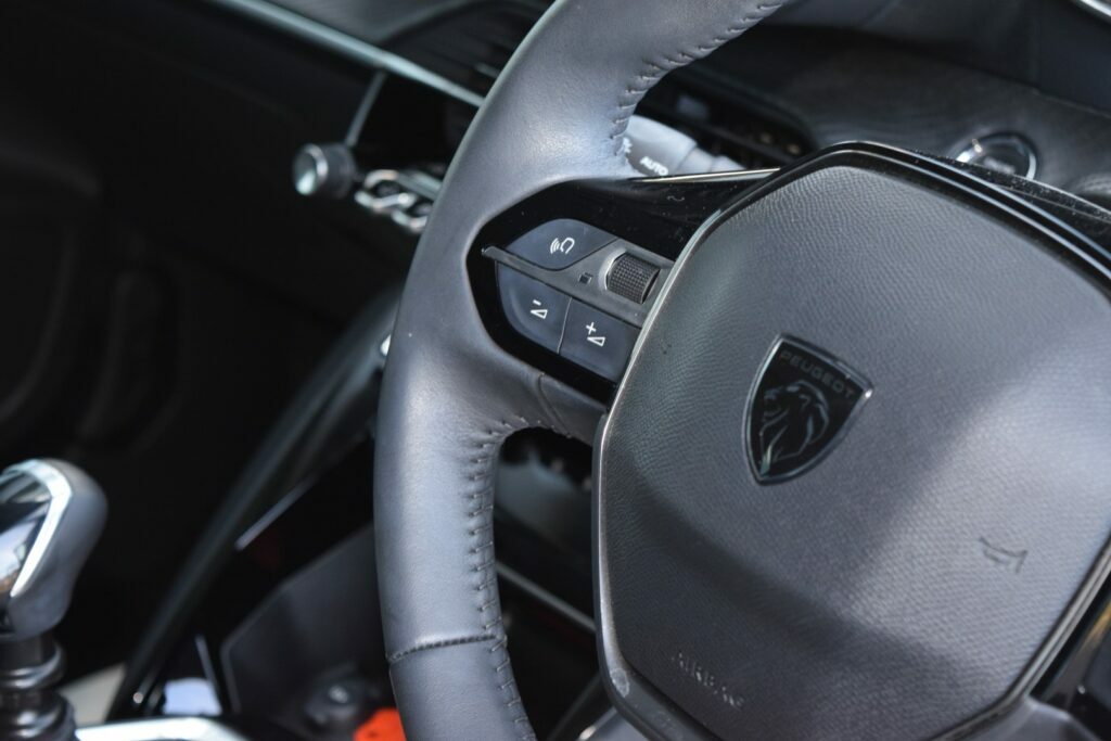 Peugeot 208 Active Grey #17