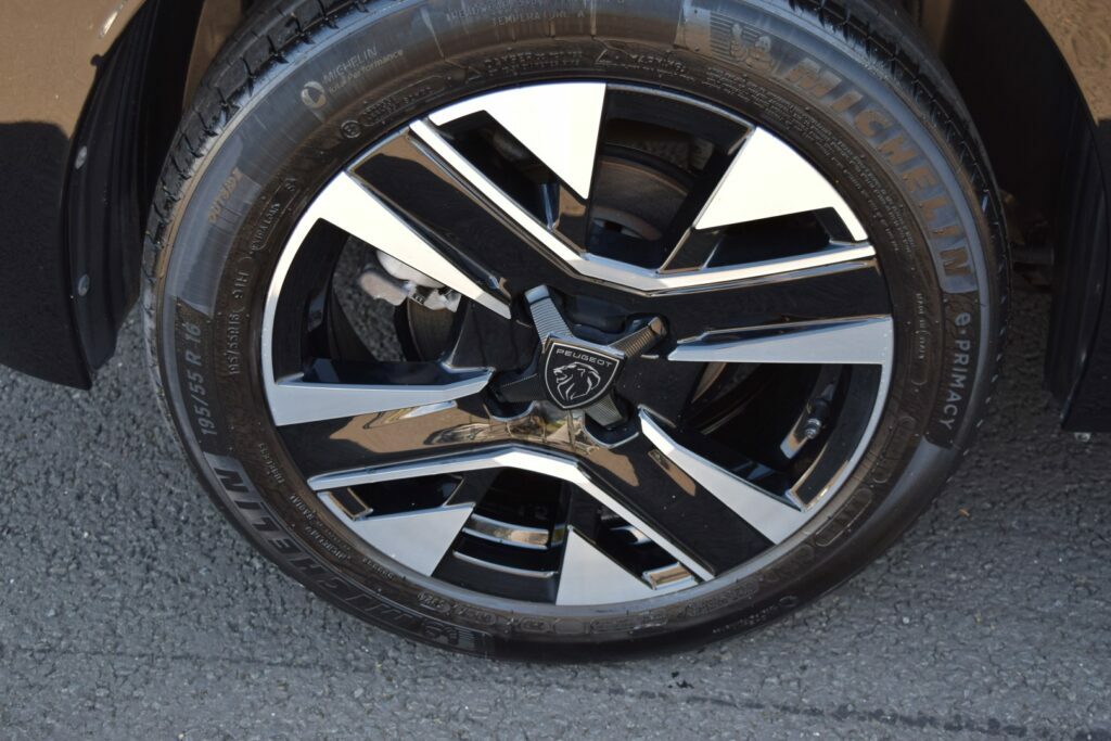 Peugeot 208 Active Grey #42