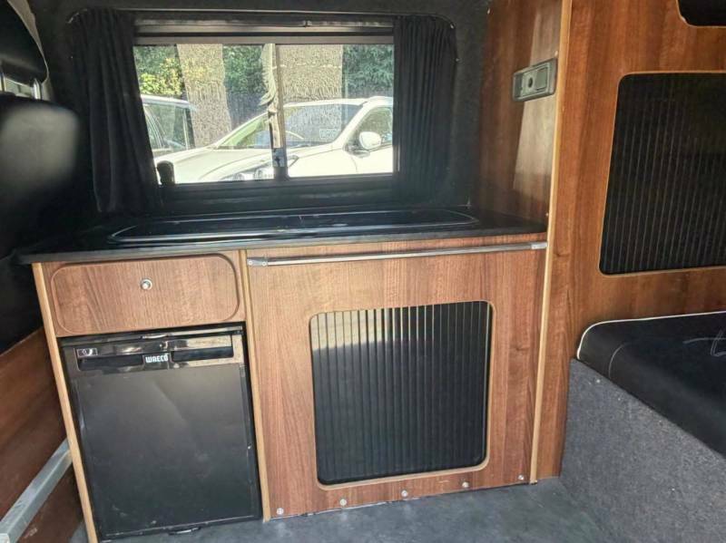Volkswagen Transporter Mpv Black #16
