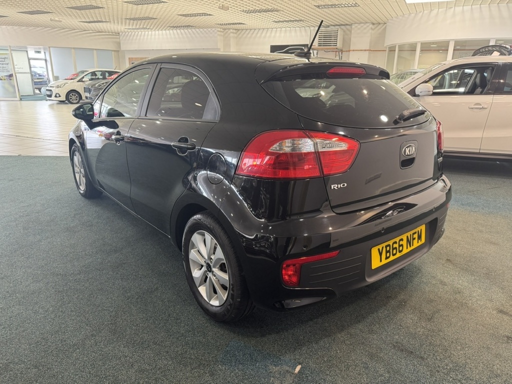 Kia RIO 1.25 Se Black #4