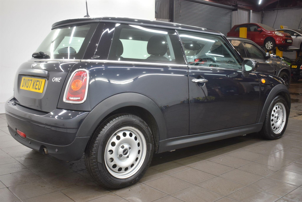 Mini Hatch 1.4 One Steptronic Euro 4 Black #2