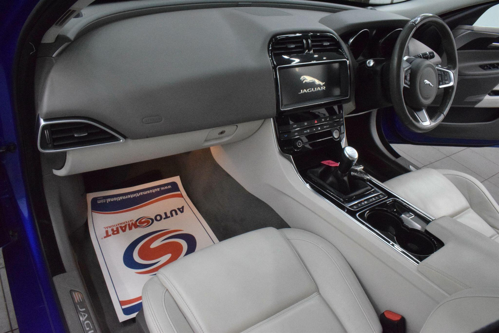 Jaguar XE 2.0D Prestige Euro 6 Ss Blue #3