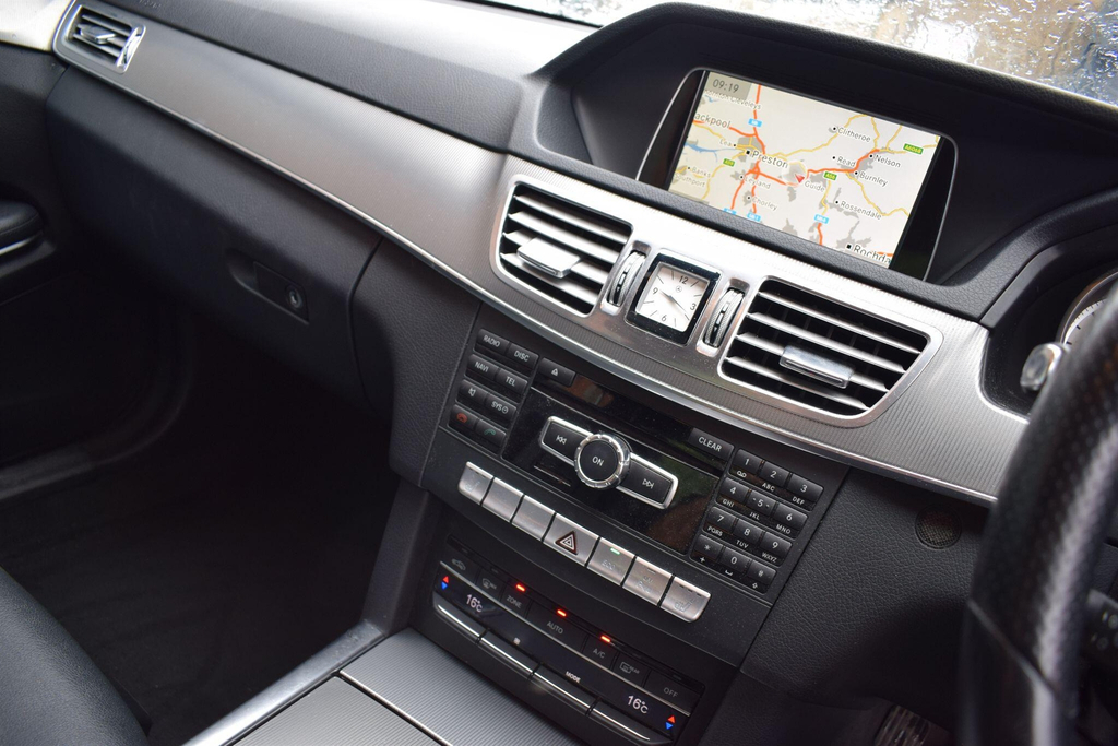 Mercedes-Benz E Class Saloon Silver #4