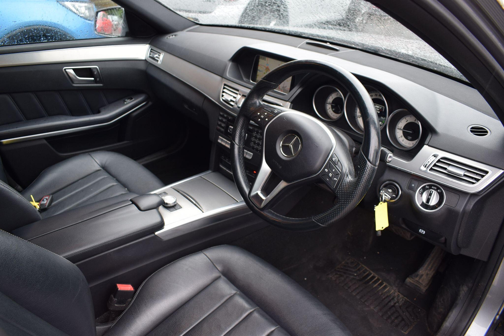 Mercedes-Benz E Class Saloon Silver #3