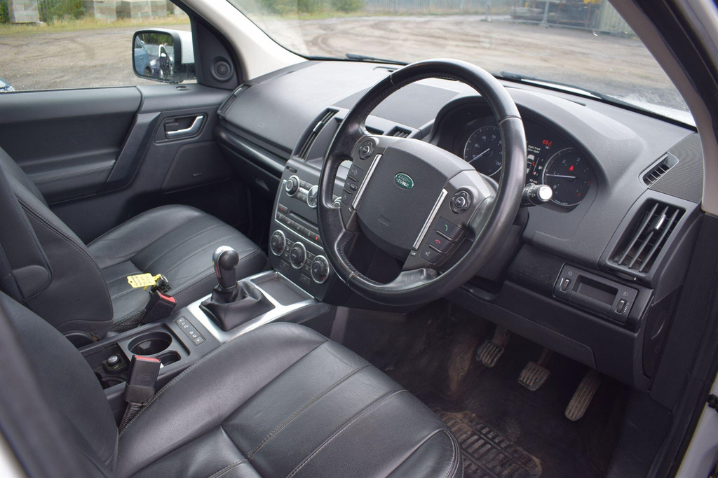Land Rover Freelander 2 Suv White #3